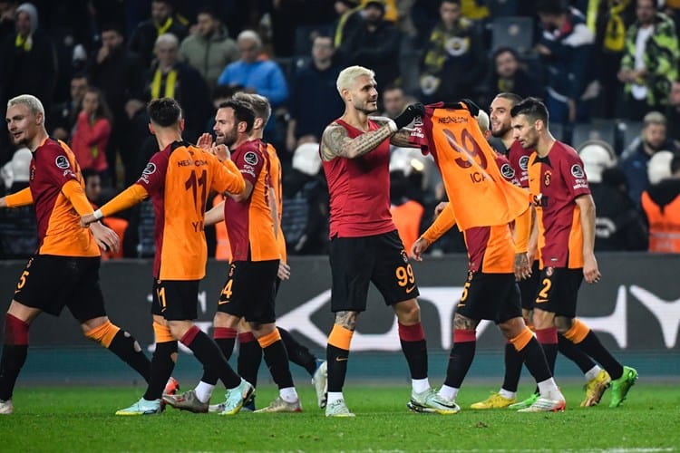 Süper Lig: Galatasaray gewinnt Derby und verteidigt Tabellenführung