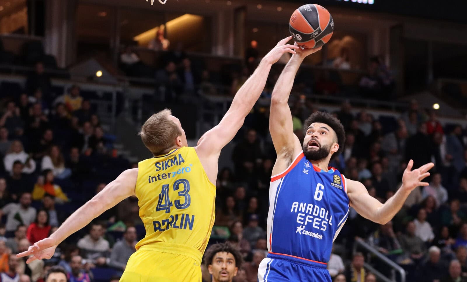 In letzter Sekunde: Anadolu Efes Istanbul unterliegt Alba Berlin