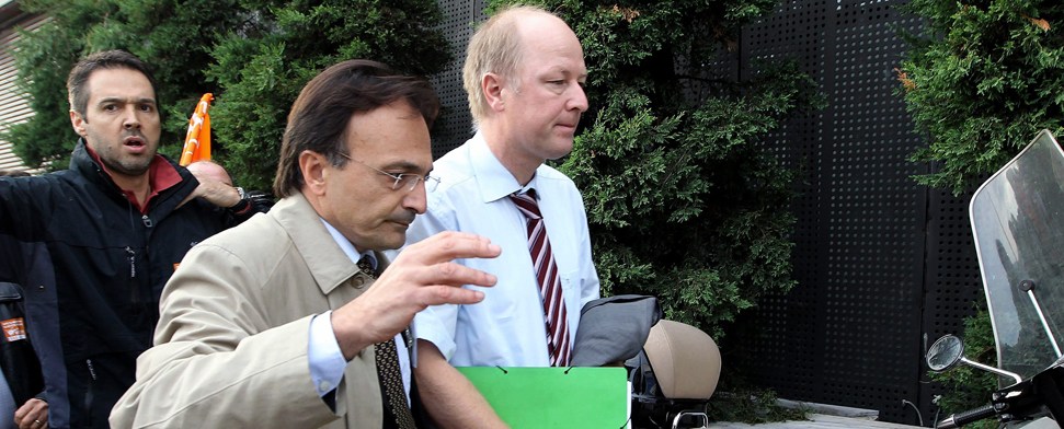 Demonstranten greifen deutschen Konsul an