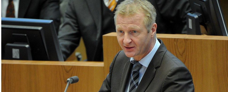 Ralf Jäger: „Demokratie muss jetzt beweisen, dass sie wehrhaft ist“