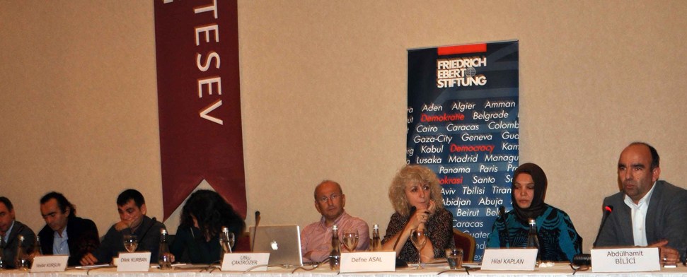 Mit Kopftuch im Staatsdienst? – Mehrheit: „Kein Problem!“