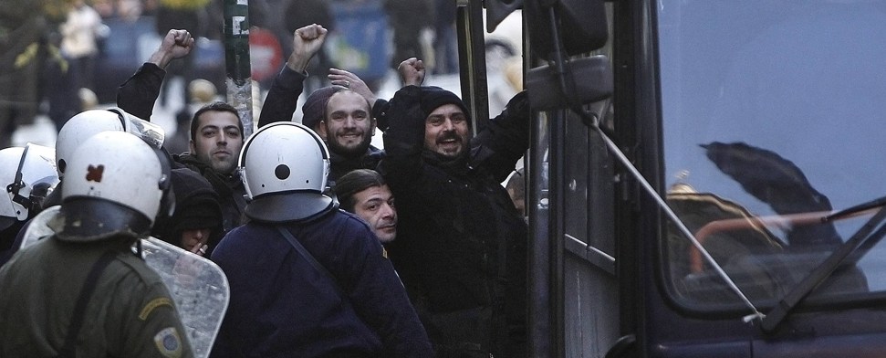 Griechische Neonazis beleidigen Atatürk