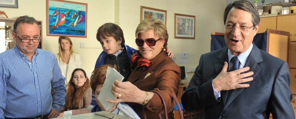 Zypern wählt neuen Präsidenten – harte Sparmaßnahmen angekündigt