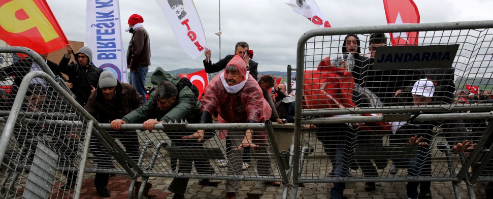 Proteste hindern Justiz an der Fortsetzung des Jahrhundertprozesses