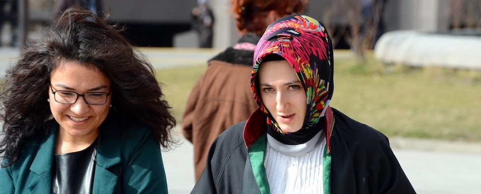 Arbeit für Frauen sichern – Kopftuchverbote aufheben!