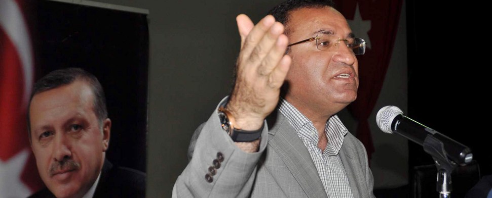 „Man hetzt die Menschen gegen die demokratischen Institutionen auf“