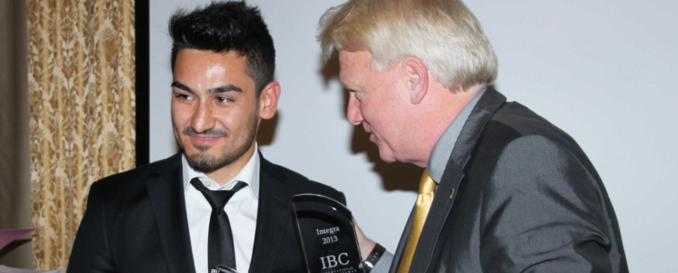 İlkay Gündoğan und Nuri Şahin mit INTEGRA Award 2013 ausgezeichnet