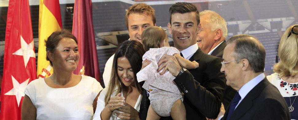 2013: 2,5 Mrd. Euro für 10 000 Spielertransfers