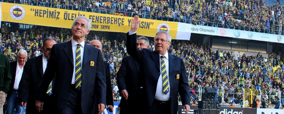 „Ihr käuflichen Hunde“ – Fenerbahçe-Präsident rastet bei Meisterfeier aus