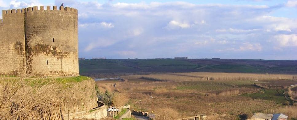 Diyarbakır (21):  Die schwarze Armida, Ulu Camii, St. Giragos Kirche, die Zehn-Augen-Brücke und vieles mehr