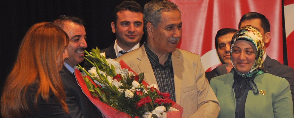 Arınç stößt Diskussion an: „Die keusche Frau lacht nicht vor jedermann laut los“