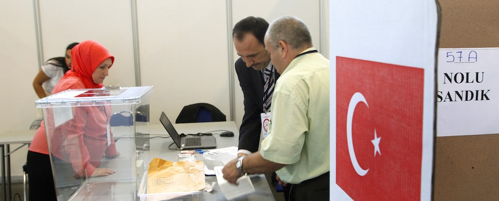 Stimmen aus der Ferne – Wie funktioniert die Wahl für Türken in Deutschland?