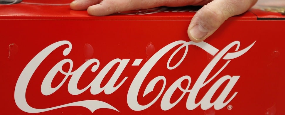 Bürgermeister trinkt Fanta, um Coca-Cola zu boykottieren