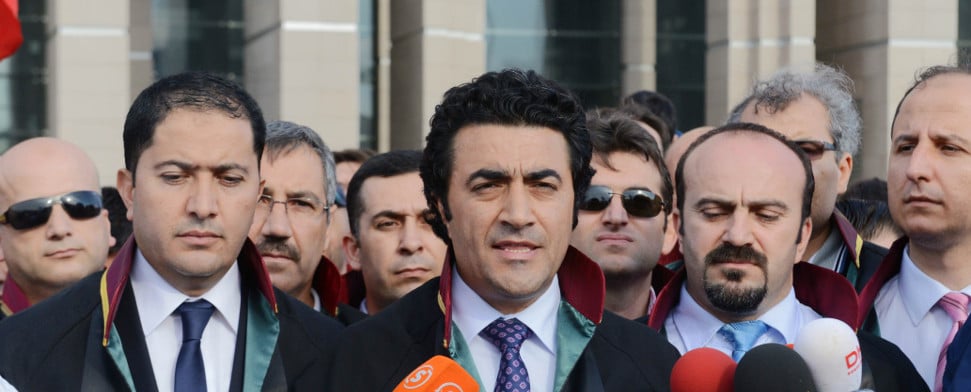 Polizeioffizieren wird rechtliches Gehör im Abhörverfahren vorenthalten