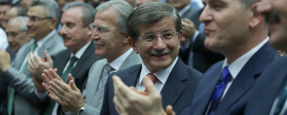 Große Bühne für neuen AKP-Vorsitzenden und Premierminister Davutoğlu