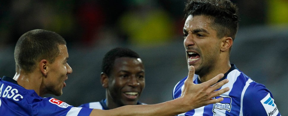 „Show Racism the Red Card“ – Hertha zeigt Flagge gegen Diskriminierung im Fußball