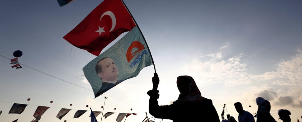 1000 gehen wählen, 7000 ins Stadion: Testspiel wichtiger als Präsidentschaftswahlen