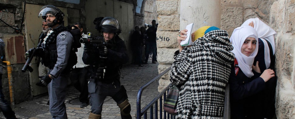 Israelische Soldaten dringen in Al-Aqsa-Moschee ein: Droht dritte Intifada?