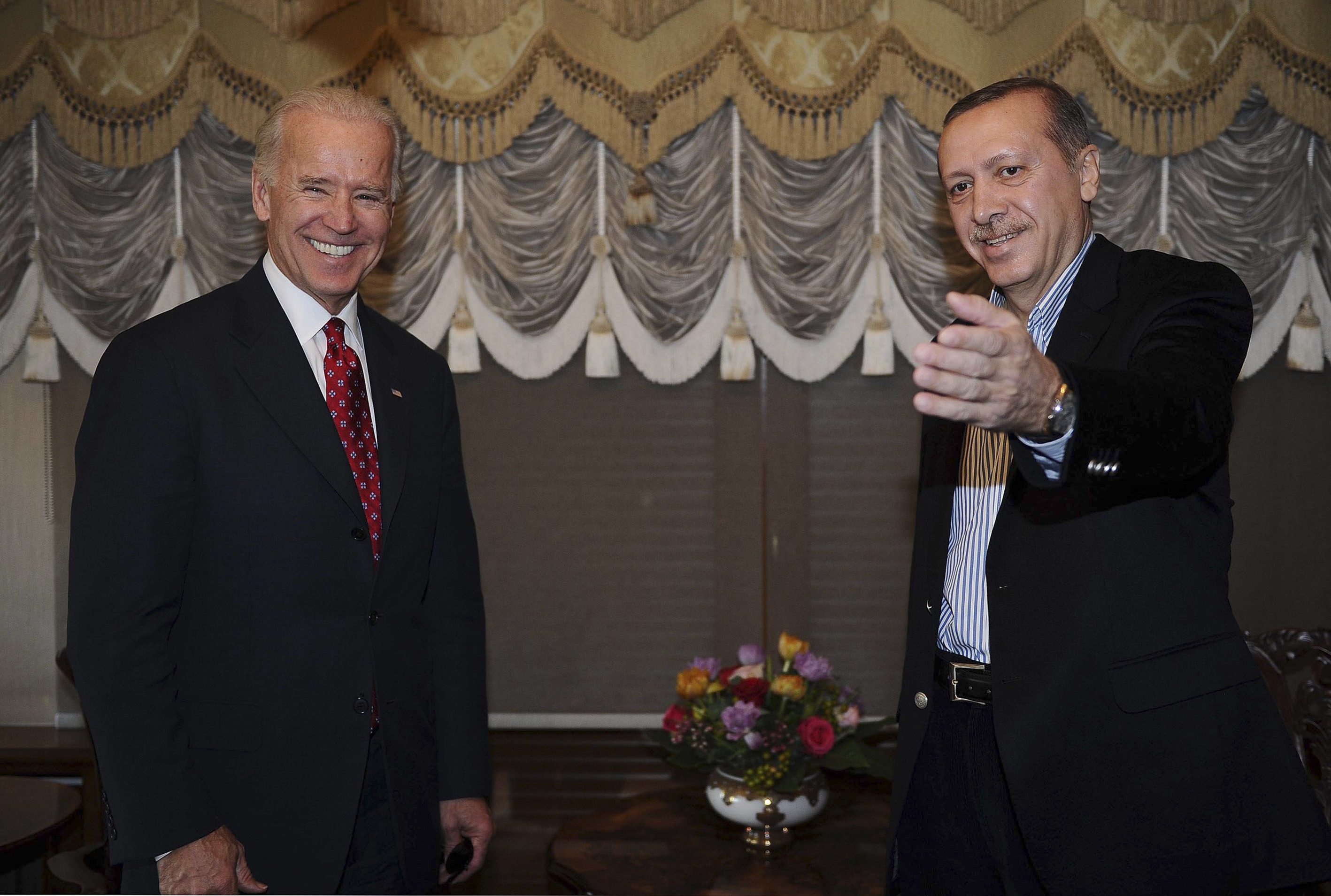 Appell an Biden: Erdoğan zu Einhaltung der Menschenrechte aufrufen