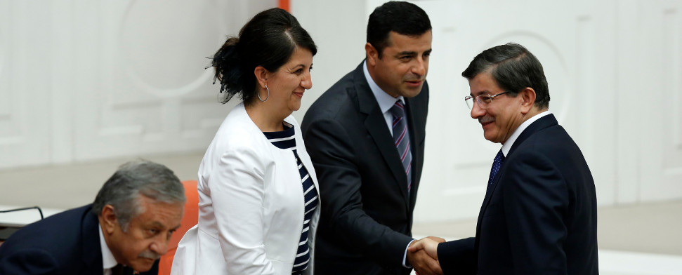 Türkei vor den Wahlen: Stillschweigender Pakt zwischen AKP und prokurdischer HDP?