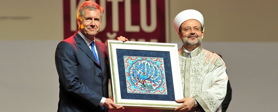 Rote Rosen für Christian Wulff in der Lanxess-Arena