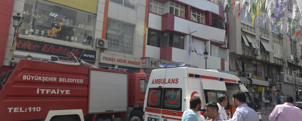 Mehrere Verletzte bei Bombenanschlägen auf die HDP