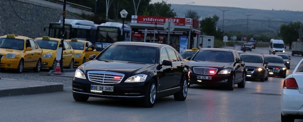 Diyanet-Präsident: Mit Luxus-Mercedes zum Iftar im Aksaray