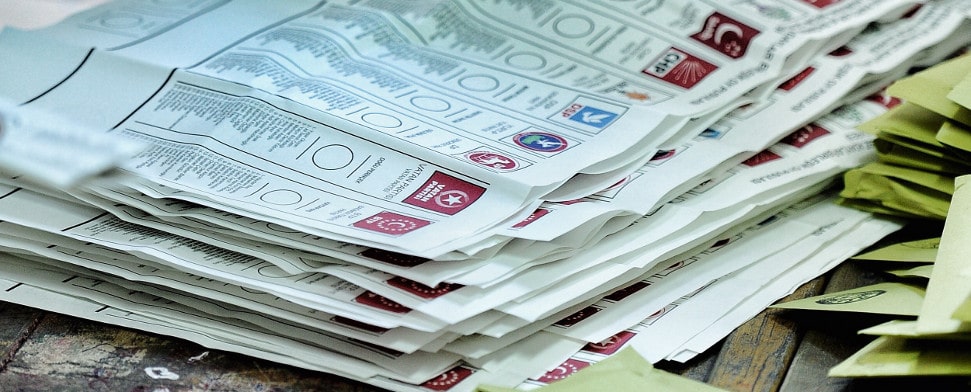 Fast alle Stimmen ausgezählt: AKP verliert deutlich, HDP schafft Einzug klar