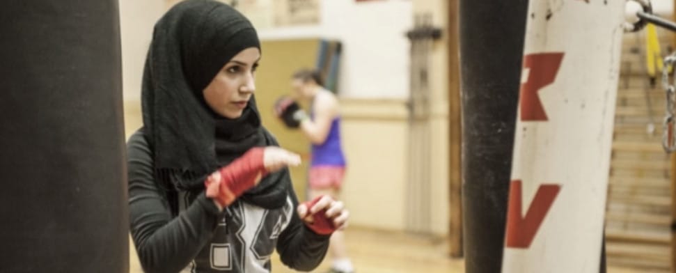 Berliner Boxmeisterin verteidigt ihren Titel – und ihr Kopftuch