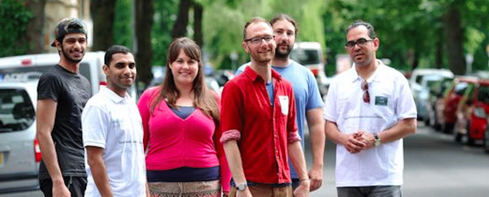 Nichtmuslimische Dozenten fasten für guten Zweck