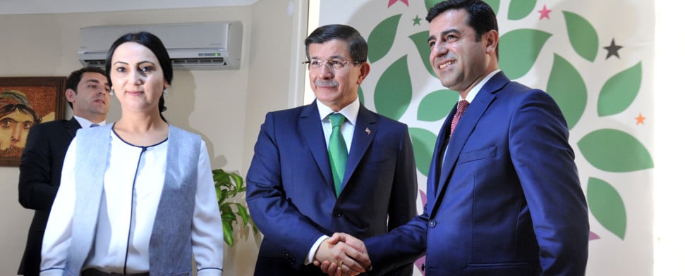 Davutoğlu und Demirtaş liefern sich Fernduell in Deutschland