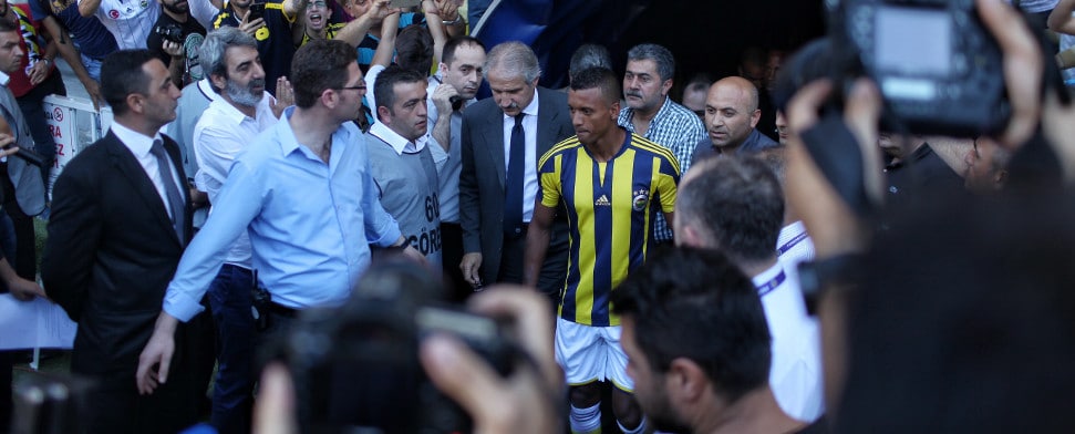 Vor 10.000 Fans: Fenerbahçe stellt Nani vor