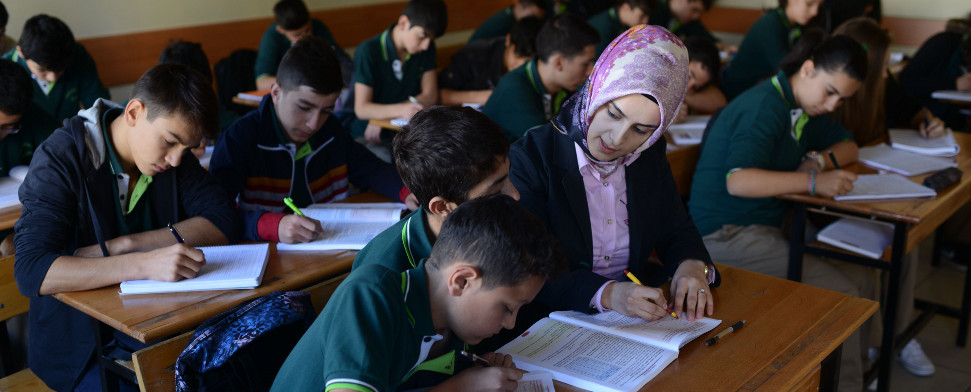 Berlin: Gymnasium stellt muslimische Kopftuchträgerin ein