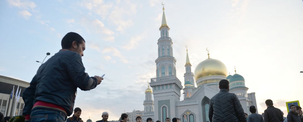 Moskau: Neue Moschee platzt zum Festgebet aus allen Nähten