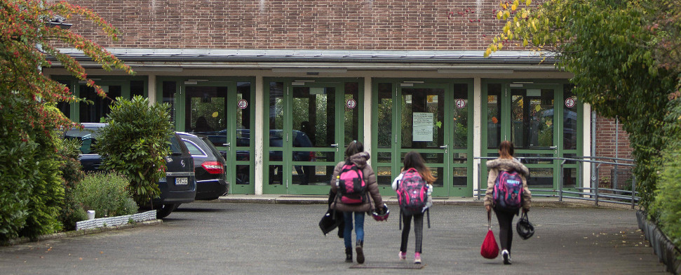 Urteil aus Karlsruhe ignoriert: Kopftuch bleibt in Berlin verboten