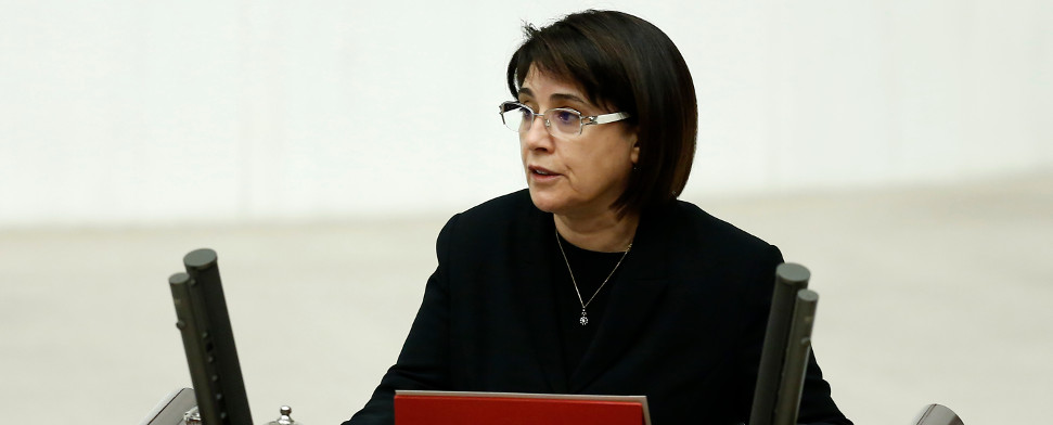 Leyla Zana droht Abgeordnetenstatus zu verlieren, HDP-Politiker gehen in Hungerstreik