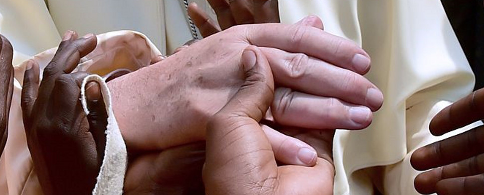 Papst Franziskus betet in Moschee: „Christen und Muslime sind Brüder“