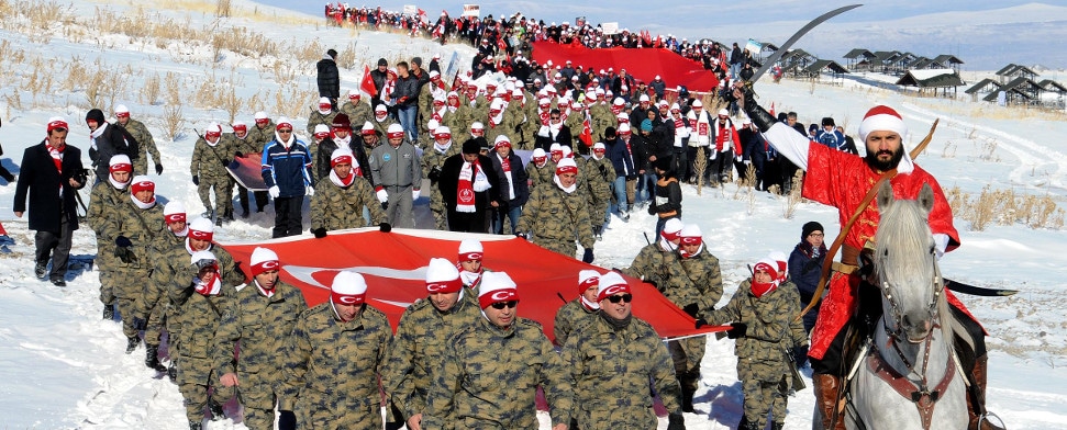 Marsch bei minus 16 Grad: Türkei gedenkt der Toten von Sarıkamış