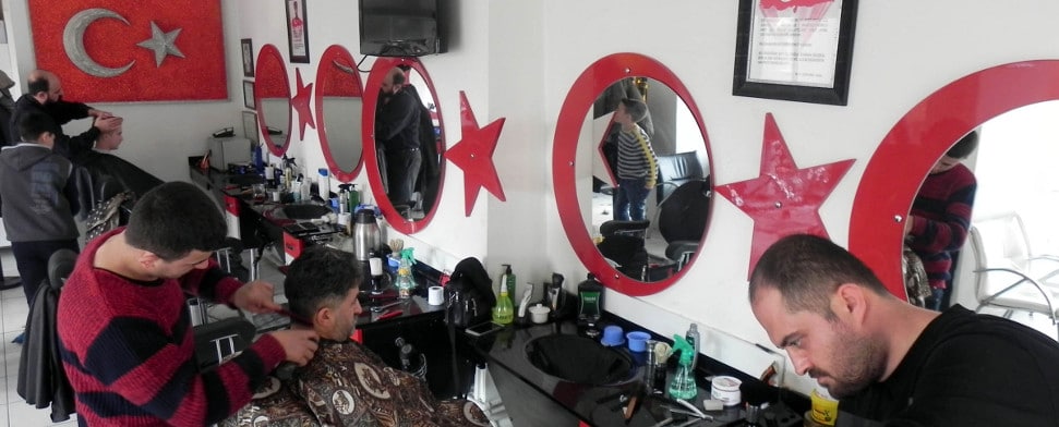 Erbitterter Preiskampf: Istanbuler Friseure wollen Kollegen verklagen