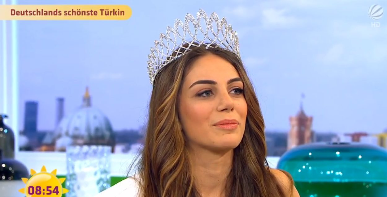 Per Bikini zum Islam- und Integrationsexperten