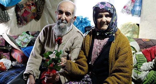 77 Jahre nach der ersten Begegnung: Paar sieht sich im Pflegeheim wieder – und heiratet