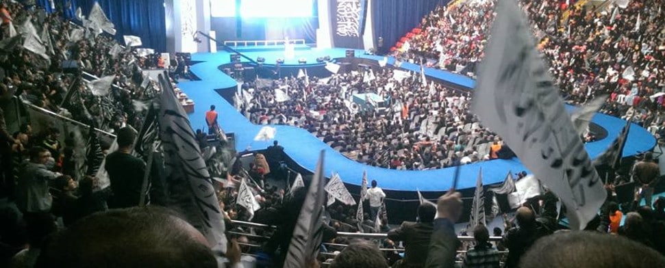 Die Errichtung des Kalifats in der Türkei, gleich neben dem Parlament