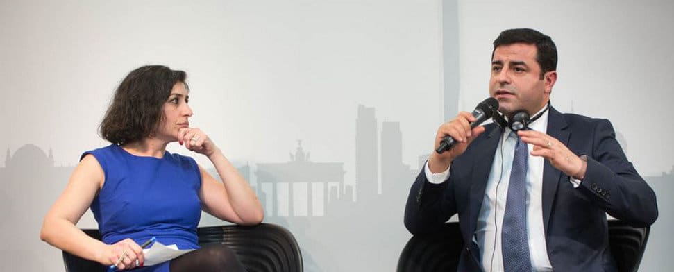 Demirtaş kritisiert in Berlin die PKK: „Die Grabenkämpfe waren falsch“