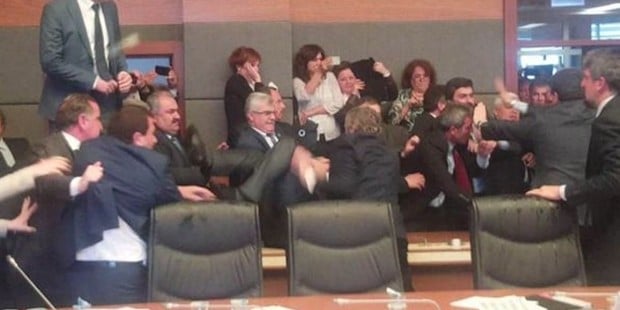 Dritte Schlägerei in einer Woche: Fliegt die HDP bald aus dem Parlament?