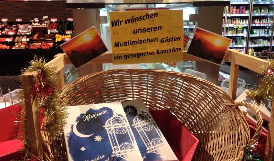 Mit dem „Iftarlender“ durch den Ramadan: Erst eine Botschaft, dann Schokolade