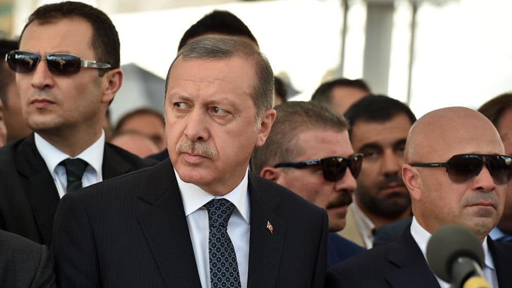 Erdogan kritisiert USA: „Warum schenkt ihr Terroristen Waffen?“