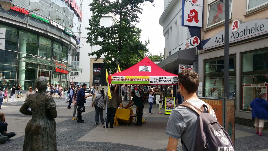 Öcalan-Poster: Verbotene Fahnen in Wuppertal gesichtet