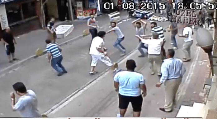 Irischer Tourist gegen 15 Türken: Freispruch