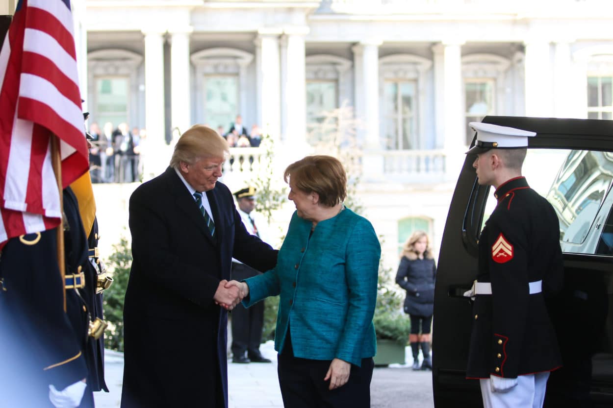 Schulz: Merkel sollte auch mal Konflikt mit Trump eingehen