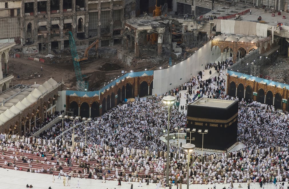 Pilgern unter Wolkenkratzern – Bauboom stellt Hadsch in den Schatten